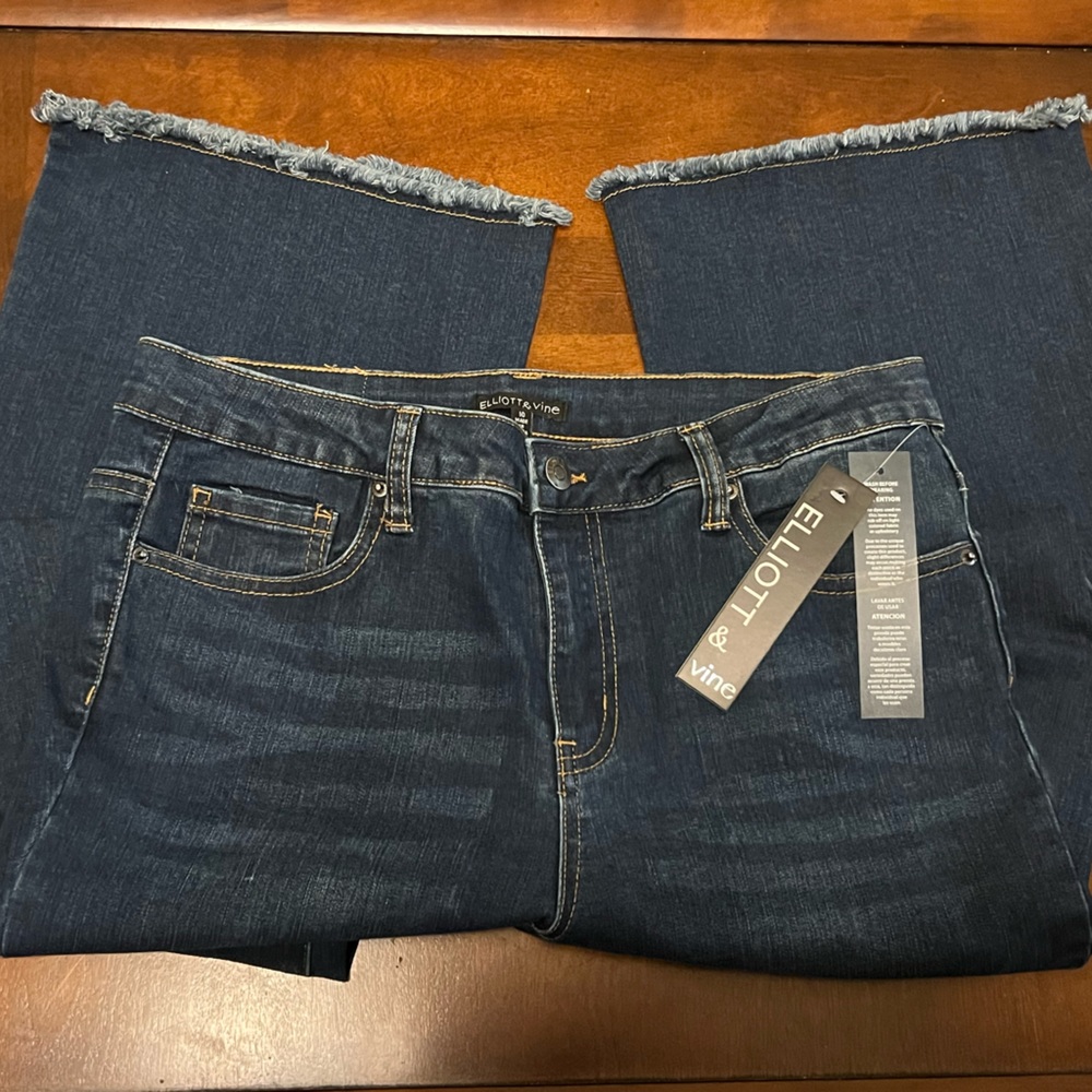 NWT Elliott and Vine Flare jeans